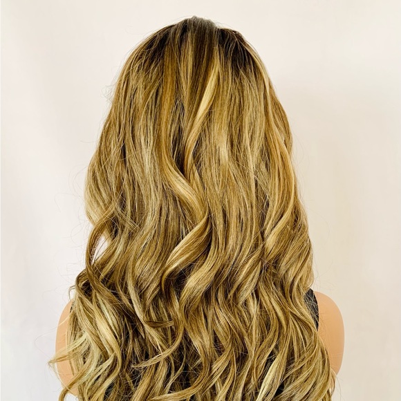 Absolutely Gorgeous 28” Ash Blonde Mix Premium Fiber Lace Front TPart Wig! - Picture 14 of 16